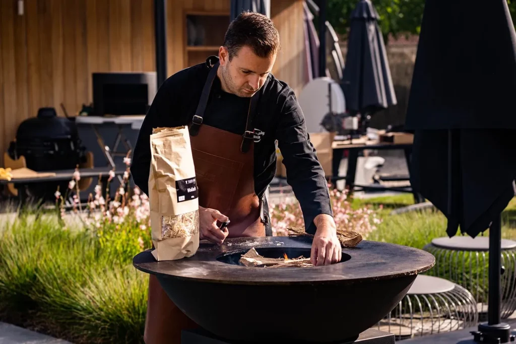 Transformez vos soirées d'été avec notre brasero plancha BBQ, créant une ambiance chaleureuse et accueillante. Barbecue | TIGER FIRE OFFICIAL STORE | TIGER FIRE SHOP | TIGER FIRE | BBQ SHOP | PLANCHA BBQ | BRASERO BBQ | BBQ BRASERO | BRASERO barbecue | BRASERO PLANCHA BBQ | GRILL PLANCHA BBQ | BBQ GRILL | PLANCHA GRILL BBQ | BBQ GRIDDLE | Grillade à la plancha | Barbecue à la plancha | Acheter un barbecue | Acheter barbecue | Acheter bbq | Acheter Brasero Plancha bbq